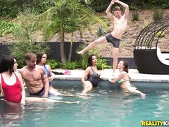 Culo grande, Mamada, Morena, Estilo perrito, Grupo, Pajear, Orgía, Tetas