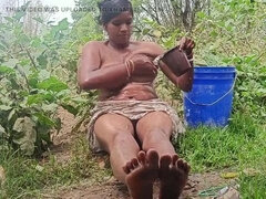 Desi Bhabhi Bathing Naked in Village - Outdoor Sexy Indian Aunty