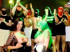 18 jahre, Schwarz, Blasen, Spermaladung, Gruppensex, Deutsch, Gruppe, Strümpfe