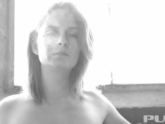 Peitos grandes, Loiroa, Melharucos naturais, Fumar, Tatuagem, Provocar