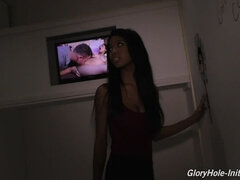 18 éves, Tekintélyes didik, Ébenfekete, Arcra élvezés, Nyilvános wc fülkék falában lévő lyuk, Filigrán alkatú, Leborotvált, Tini