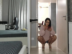 Μεγάλα βυζιά, Μελαχροινή, Ποδολαγνεία, Τακούνια, Μουνί, Μόνος, Δονητής, Ιντερνετική κάμερα