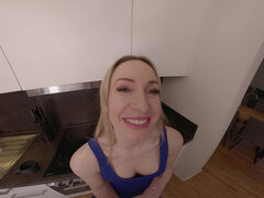 ブロンド, フェラチオ, カップル, ヨーロピアン, キッチン, 淫乱熟女, 小柄, 馬乗り