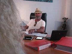 Szőke, Cumizás, Csókolózás, Természetes mellek, Iroda, Tetkó, Tini