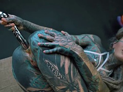 Blondine, Dildo, Fingern, Hardcore, Dürr, Tätowierung, Titten, Spielzeuge