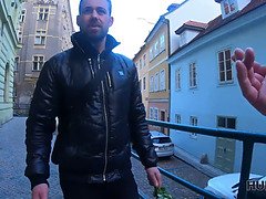 Blond, Mollig, Stel, Man die toekijkt, Tsjechisch, Moeder die ik wil neuken, Geld, Vrouw