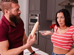 Stor stjärt, Stora tuttar, Avsugning, Brunett, Doggystyle, Handjobb, Milf, Naturliga tuttar