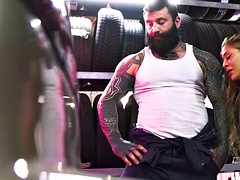 Iso kulli, Isot tissit, Suihinotto, Rankka, Selkäsauna, Itsetyydytys, Lutka, Imevä