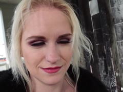 Zadok, Kuřba, Péro, Prirodzené prsia, Vonku, Piercing, Na verejnosti, Krátke vlasy