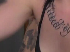 Stora tuttar, Lesbisk, Tatuering, Trekant