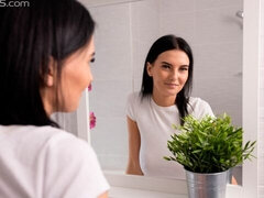 Amaterji, Velika rit, Velike joške, Kuhinja, Samozadovoljevanje, Naravne joške, Solo, Odstranjevanje