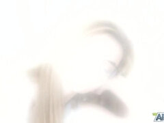 Blondýna, Brýle, Výprask