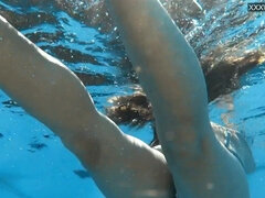 Gesztenyebarna, Női, Fétis, Érett feleség, Filigrán alkatú, Egyedül, Tini, Víz alatt