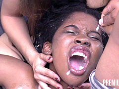 Noire, Bukkaké, Éjaculer dans la bouche, Tir de sperme, Noir ébène, Faciale