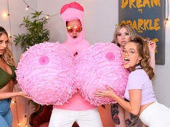 Amatör, Stor stjärt, Stor kuk, Blondin, Doggystyle, Onani, Mager, Tonåring