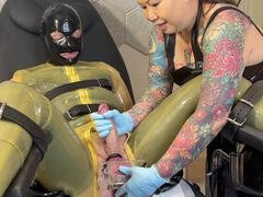 Kötözés – fegyelmezés, Cseh, Domina szerep, Rövid haj, Hármas, Játékszerek