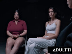 Bondage, Da dietro, Doppia penetrazione, Fare fisting, Interrazziale, Masturbazione, Olio, Donna con pene