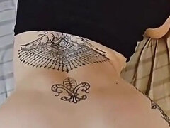 18, Amatør, Stor røv, Pik sutte, Brunette, Pov, Tatovering, Teenager