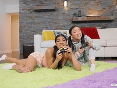 Asiatica, Culo grosso, Tette grandi, Pompino, Donna donna uomo, Interrazziale, Magra, Ragazza