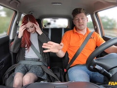 Culo, Mamada, Coche, Europeo, Atragantadas, Pajear, Pov, Cabello corto