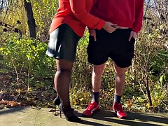 Enthousiasteling, Grote mammen, Mollig, Ondergoed, Rijpe lesbienne, Buiten, Openbaar, Stiefmoeder