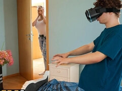 Stora tuttar, Blondin, Avsugning, Fetisch, Handjobb, Mogen, Piercing, Stockings