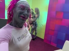 Amatéři, V zákulisí, Německé, Gotika, Spodní prádlo, Piercing, Vyhublá, Kozičky