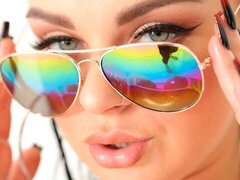 Μεγάλος κώλος, Μεγάλα βυζιά, Πίπα, Σε στάση σκύλου στα τέσσερα, Μαλακία, Αυνανισμός, Ώριμη γυναίκα, Τατουάζ