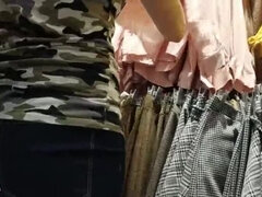 Μεγάλος κώλος, Μαύρος, Συνελήφθη, Σπέρμα στο στόμα της, Σε στάση σκύλου στα τέσσερα, Μικρούλης, Δημόσιο, Καταπίνω