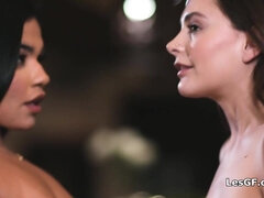 Dildo, Hardcore, Latynoska, Lesbijka, Mamuśka, Mama, Strapon, Trójkąt