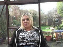 Grote kont, Huisvrouw, Masturbatie, Rijpe lesbienne, Geschoren, Alleen