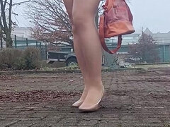 Amateur, Exhib, Talons, Mature, De plein air, Jupe, Jarretelles