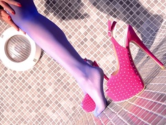 Absätze, Natürlichen titten, Pool, Solo, Tätowierung, Titten, Spielzeuge, Vibrator