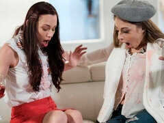 Culo, Pompino, Brunetta, Da dietro, Donna donna uomo, Sega, Ragazza, Terzetto