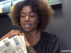 Noire, Sucer une bite, En levrette, Noir ébène, Branlette thaïlandaise, Interracial, Pov, Public