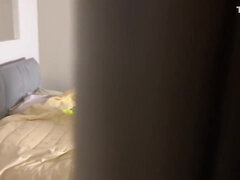 Vengo Spiata Dal Cugino Mentre Faccio Uno Show Privato! Inizia A Masturbarsi Di Nascosto (cum)