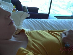 Amatör, Avsugning, Sperma i munnen, Pappa, Fingering, Fotjobb, Handjobb, Röker