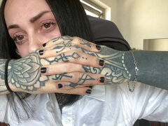 Amatööri, Ruskeahiuksinen, Fetissi, Äiti jota haluaisin panna, Soolo, Tatuointi