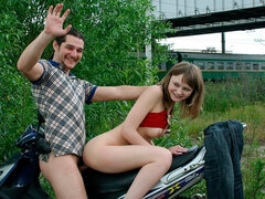 Veľký zadok, Blondína, Kuřba, Honění, Hardcore, Prirodzené prsia, Vonku, Stripping