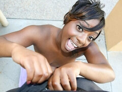 Veľký zadok, Veľké péro, Kuřba, Brunetka, Ebenové, Krátke vlasy, Teenka, Kozičky