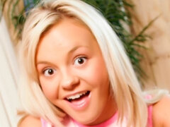 Blond, Pijpbeurt, Sperma in mond, Handbeurt, Masturbatie, Rok, Strippen, Tieten likken