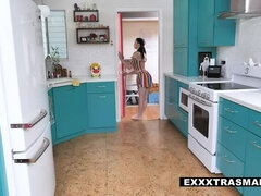 Sperma in gezicht, Hardcore, Keuken, Likken, Klein, Kut duiken, Rijden, Mager