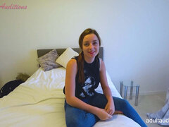 18 jaar, Pijpbeurt, Brits, Bruinharig, Stel, Sperma in mond, Handbeurt, Tiener