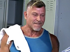 Lízaní zadků, Kuřba, Gay, Tělocvična, Líbání, Svaly, Realita