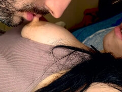 Brunette, Italiener, Slikning, Brystvorter, Orgasme, Pov, Sutte, Teenager