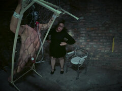 Bondage disciplin sadomasochisme, Kvinde dominans, Ældre kvinde, Herskerinde, Slave, Ryger