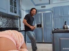 Dishing Out Her Ass - anal with incredible blonde MILF Phoenix Marie, Johnny Castle