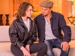 Stor stjärt, Stor kuk, Avsugning, Brunett, Naturliga tuttar, Kort hår, Tonåring, Tuttar