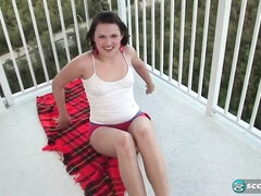 18 años, Amateur, Culo grande, Penetracion con dedos, Masturbación, Tetas naturales, Al aire libre, Estriptis