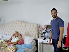 Blondine, Pik sutte, Creme tærte, Komme på ansigtet, Håndjob, Onani, Sutte, Legetøj